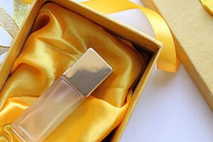 ΑΡΩΜΑΤΑ - ΚΟΛΩΝΙΕΣ - ΔΩΡΑ